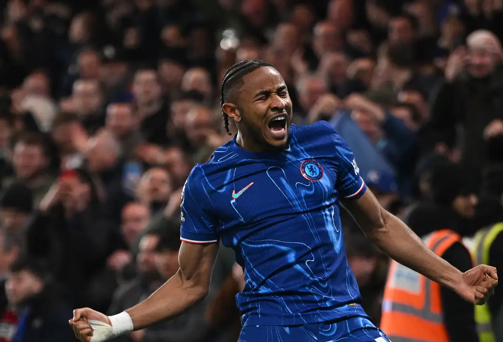 包含南安普顿主场击败对手，保持不败纪录的词条