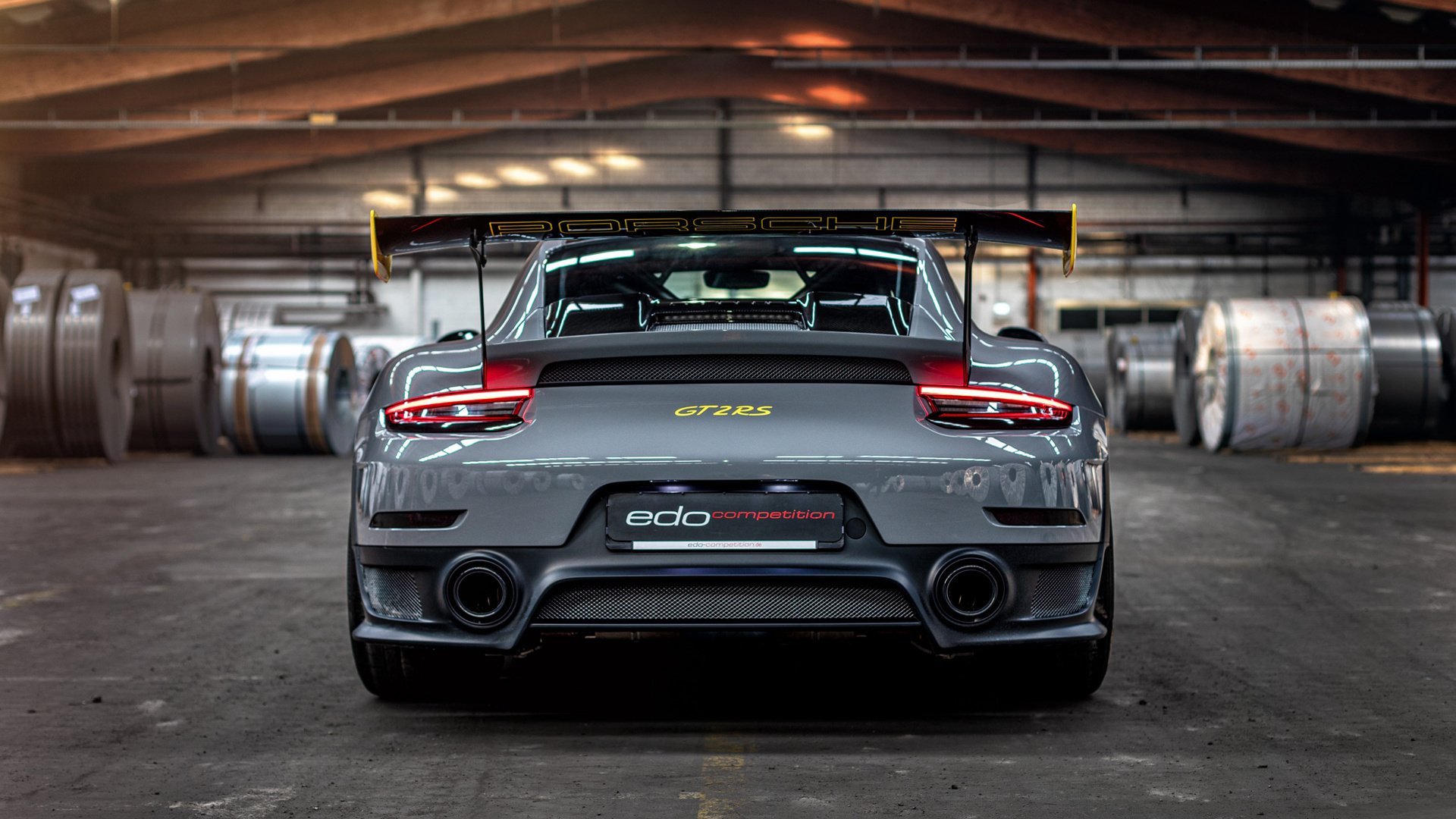 德甲争冠战焦点战，AC米兰冲垮国际米兰