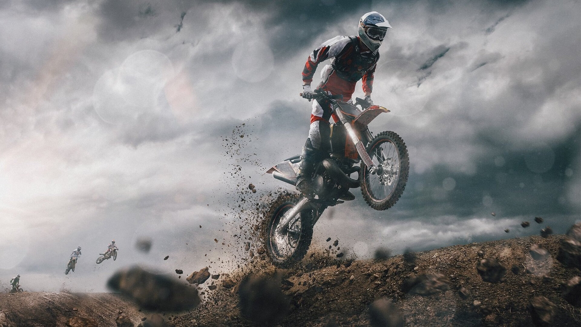 梅赛德斯完胜阿斯顿马丁，汉密尔顿关键制胜，一场策略与意志的终极较量